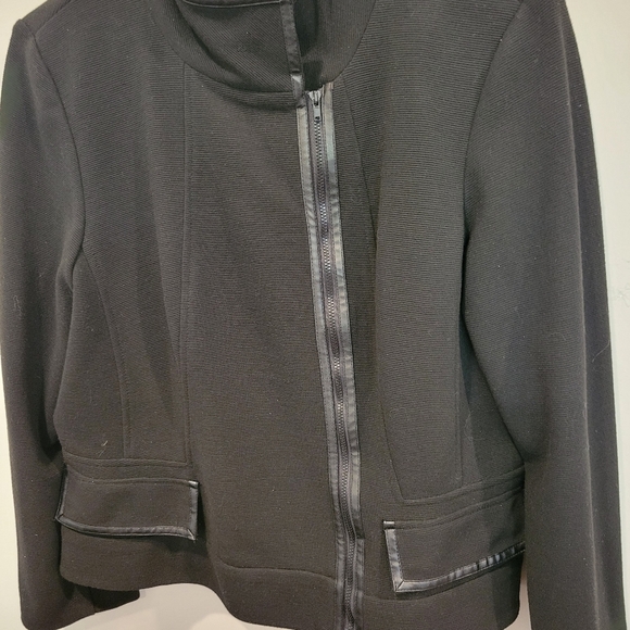 Julian Taylor N.Y. Fashionable Sleek Black Zip Jacket Size 14 - Picture 4 of 10